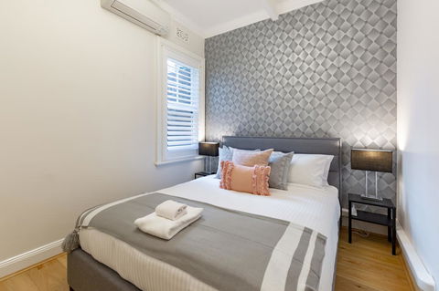 Heritage Townhouse Near Harbour Bridge - Accommodation in Bendigo 19