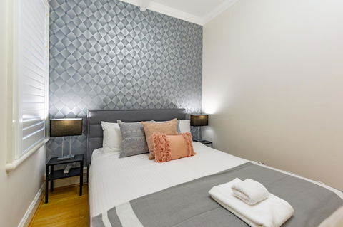 Heritage Townhouse Near Harbour Bridge - Accommodation in Bendigo 27