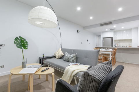 Inner City Stylish Apt Walk To Green Square - Accommodation in Bendigo 0