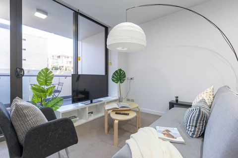 Inner City Stylish Apt Walk To Green Square - Accommodation in Bendigo 1