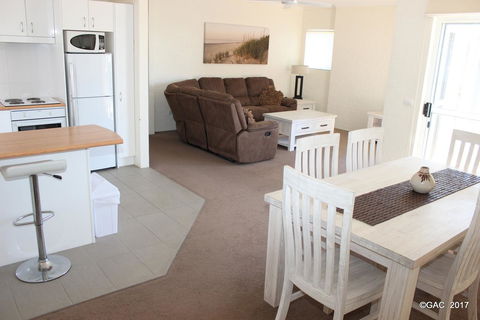Mollymook Cove Apartments - Accommodation in Bendigo 29