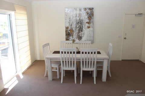 Mollymook Cove Apartments - Accommodation in Bendigo 13
