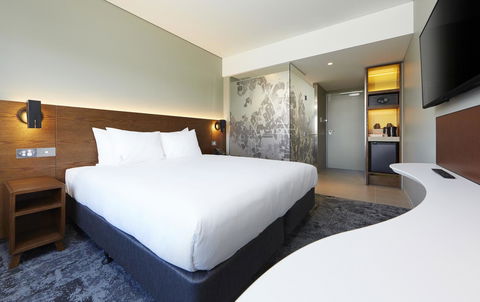 Holiday Inn Express Sydney Airport, An IHG Hotel - Accommodation in Bendigo 10