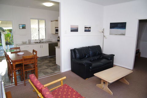 Fleur Cottage, 7 Willow Street - Accommodation in Bendigo 8