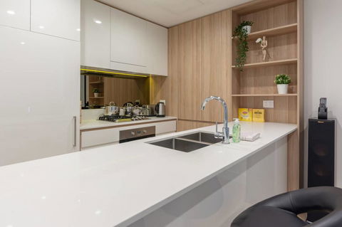 Japanese Style Waterfront Apt Wt Rooftop Pool - Accommodation in Bendigo 9