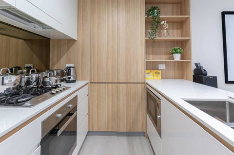 Japanese Style Waterfront Apt Wt Rooftop Pool - Accommodation in Bendigo 13