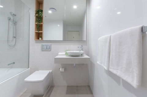 Japanese Style Waterfront Apt Wt Rooftop Pool - Accommodation in Bendigo 19