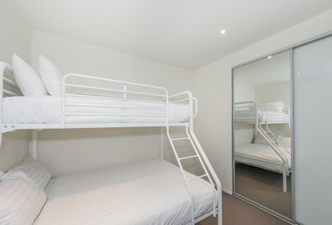 Lakefront 116 Kingston ACT - Accommodation in Bendigo 4
