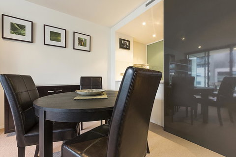 Lakefront 116 Kingston ACT - Accommodation in Bendigo 13