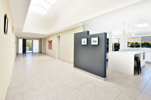 Neptune I Absolute Beachfront I Stunning Views - Accommodation in Bendigo 24