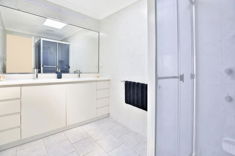 Neptune I Absolute Beachfront I Stunning Views - Accommodation in Bendigo 20