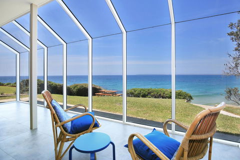 Neptune I Absolute Beachfront I Stunning Views - Accommodation in Bendigo 1
