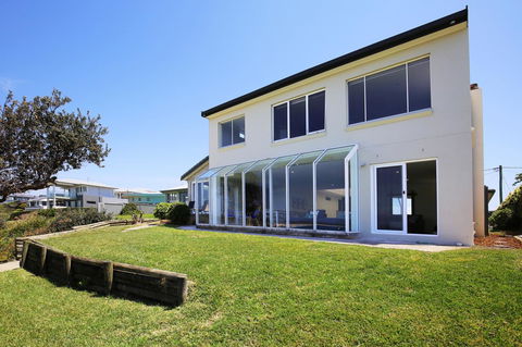 Neptune I Absolute Beachfront I Stunning Views - Accommodation in Bendigo 26