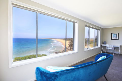 Neptune I Absolute Beachfront I Stunning Views - Accommodation in Bendigo 13