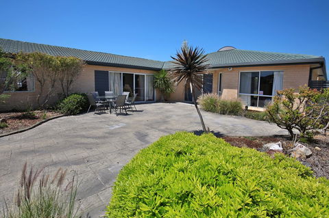Neptune I Absolute Beachfront I Stunning Views - Accommodation in Bendigo 30