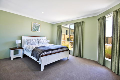 Neptune I Absolute Beachfront I Stunning Views - Accommodation in Bendigo 15