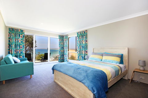 Neptune I Absolute Beachfront I Stunning Views - Accommodation in Bendigo 16
