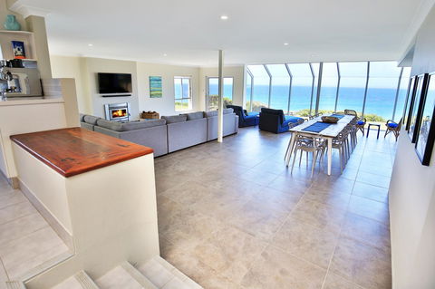 Neptune I Absolute Beachfront I Stunning Views - Accommodation in Bendigo 2