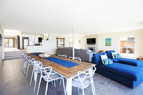 Neptune I Absolute Beachfront I Stunning Views - Accommodation in Bendigo 5
