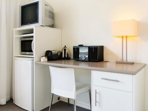 Oaks Nelson Bay Lure Suites - Accommodation in Bendigo 12