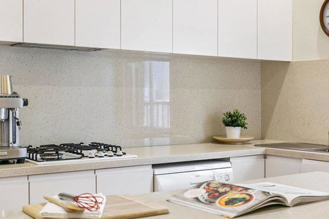 Oversized 2 Bedroom Manly Beach House - Accommodation in Bendigo 2