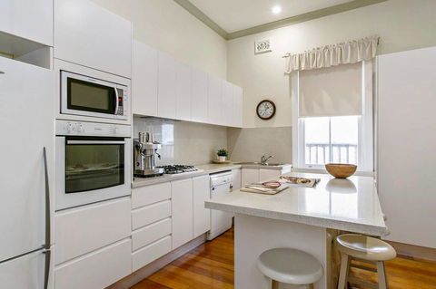 Oversized 2 Bedroom Manly Beach House - Accommodation in Bendigo 3