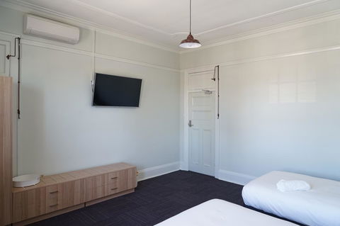 Rosehill Hotel - Accommodation in Bendigo 4
