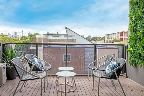Large Light Luxe 3BDR 2BA Free Parking - Walk To Sydney Uni And RPA - Accommodation in Bendigo 4