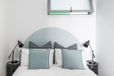 Large Light Luxe 3BDR 2BA Free Parking - Walk To Sydney Uni And RPA - Accommodation in Bendigo 10