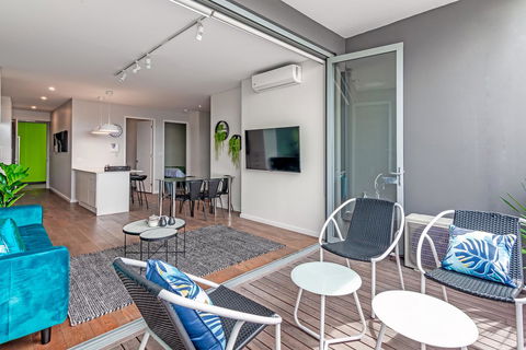 Large Light Luxe 3BDR 2BA Free Parking - Walk To Sydney Uni And RPA - Accommodation in Bendigo 1