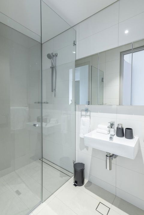 Large Light Luxe 3BDR 2BA Free Parking - Walk To Sydney Uni And RPA - Accommodation in Bendigo 8