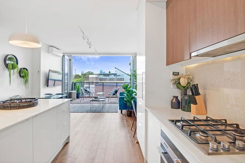 Large Light Luxe 3BDR 2BA Free Parking - Walk To Sydney Uni And RPA - Accommodation in Bendigo 0