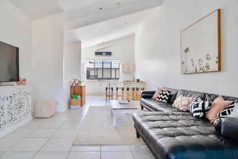 Hastings By The Sea - Accommodation in Bendigo 6