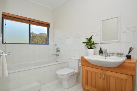 JE Guesthouse, Central To All The Hunter Valley Has To Offer - Accommodation in Bendigo 23