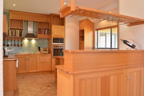 JE Guesthouse, Central To All The Hunter Valley Has To Offer - Accommodation in Bendigo 11