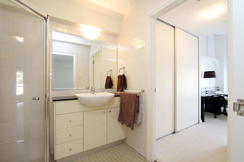 Waterfront Apartment On Sydney Harbour - Accommodation in Bendigo 4