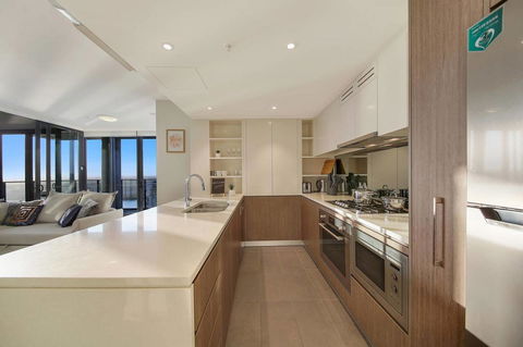 Stunning Sunset Water View 2BEDs On High Rises - Accommodation in Bendigo 11