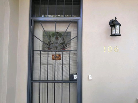 Cozy 5 Bed House In Sydney - Accommodation in Bendigo 9