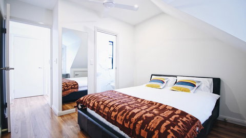 Cozy 5 Bed House In Sydney - Accommodation in Bendigo 12