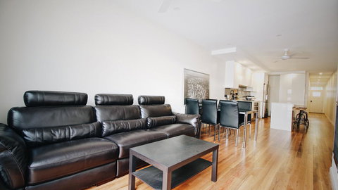 Cozy 5 Bed House In Sydney - Accommodation in Bendigo 6