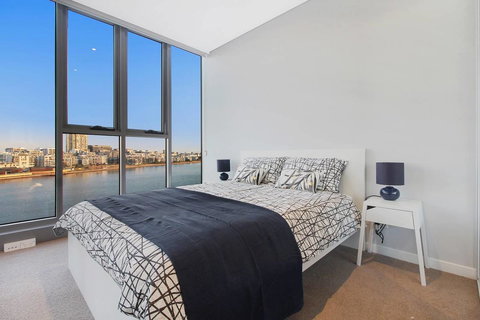 Brand New 3 Bedrooms Apt With Waterfront View - Accommodation in Bendigo 18