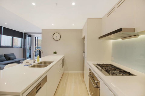 Brand New 3 Bedrooms Apt With Waterfront View - Accommodation in Bendigo 12