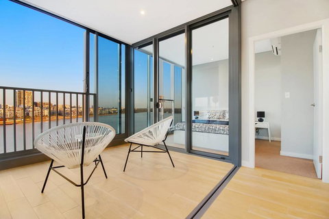 Brand New 3 Bedrooms Apt With Waterfront View - Accommodation in Bendigo 0