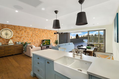 Belle Vue- Penthouse At Black Beach - Accommodation in Bendigo 4