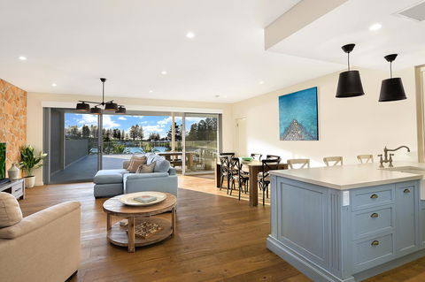 Belle Vue- Penthouse At Black Beach - Accommodation in Bendigo 3