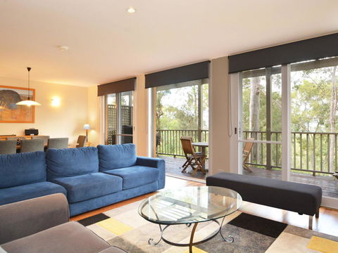 Villa De Saran Located Within Cypress Lakes - Accommodation in Bendigo 0