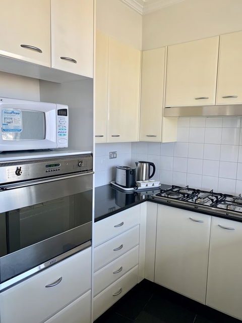 Castle Serviced Apartments - Accommodation in Bendigo 0