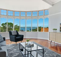Huge Harbour View Apartment In Historic Home - Accommodation in Bendigo