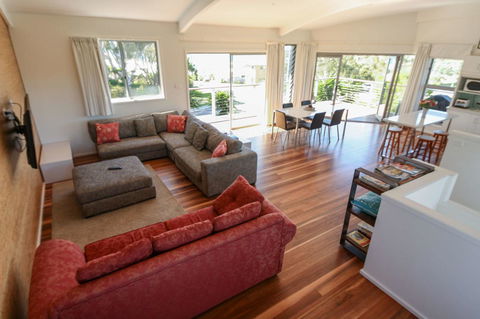Valla's Beach House - Accommodation in Bendigo 9