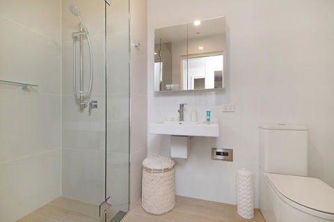Arena Luxury Beachfront Apartment - Accommodation in Bendigo 25
